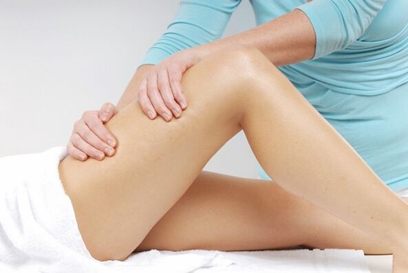 Performing a massage for varicose veins of the lower limbs